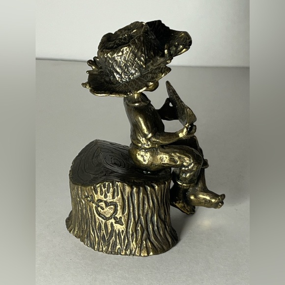 Adorable Bronze Figurine of Barefoot Boy Watermelon on a stump signed Schuber - Picture 5 of 10